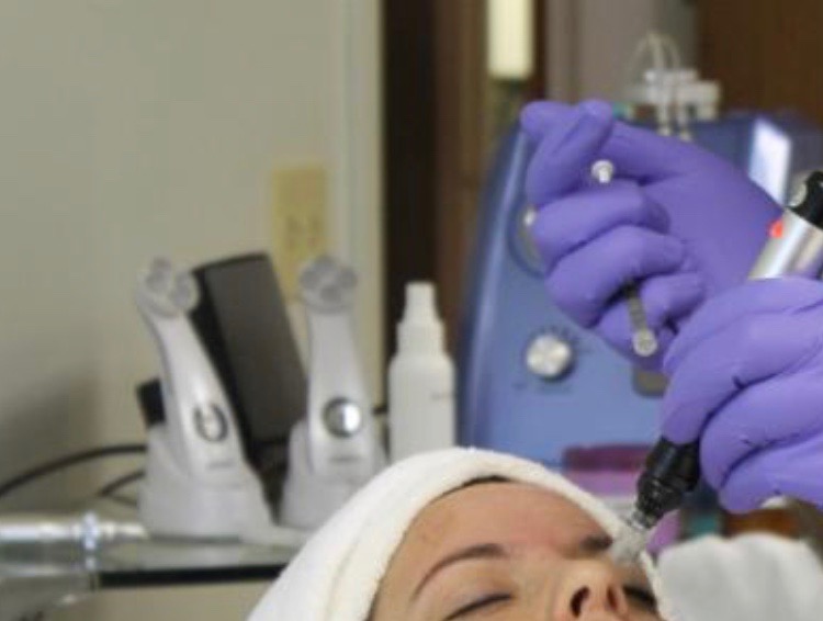 Angel-Microcurrent-Led-Beauty-Bar-Treatment.JPG